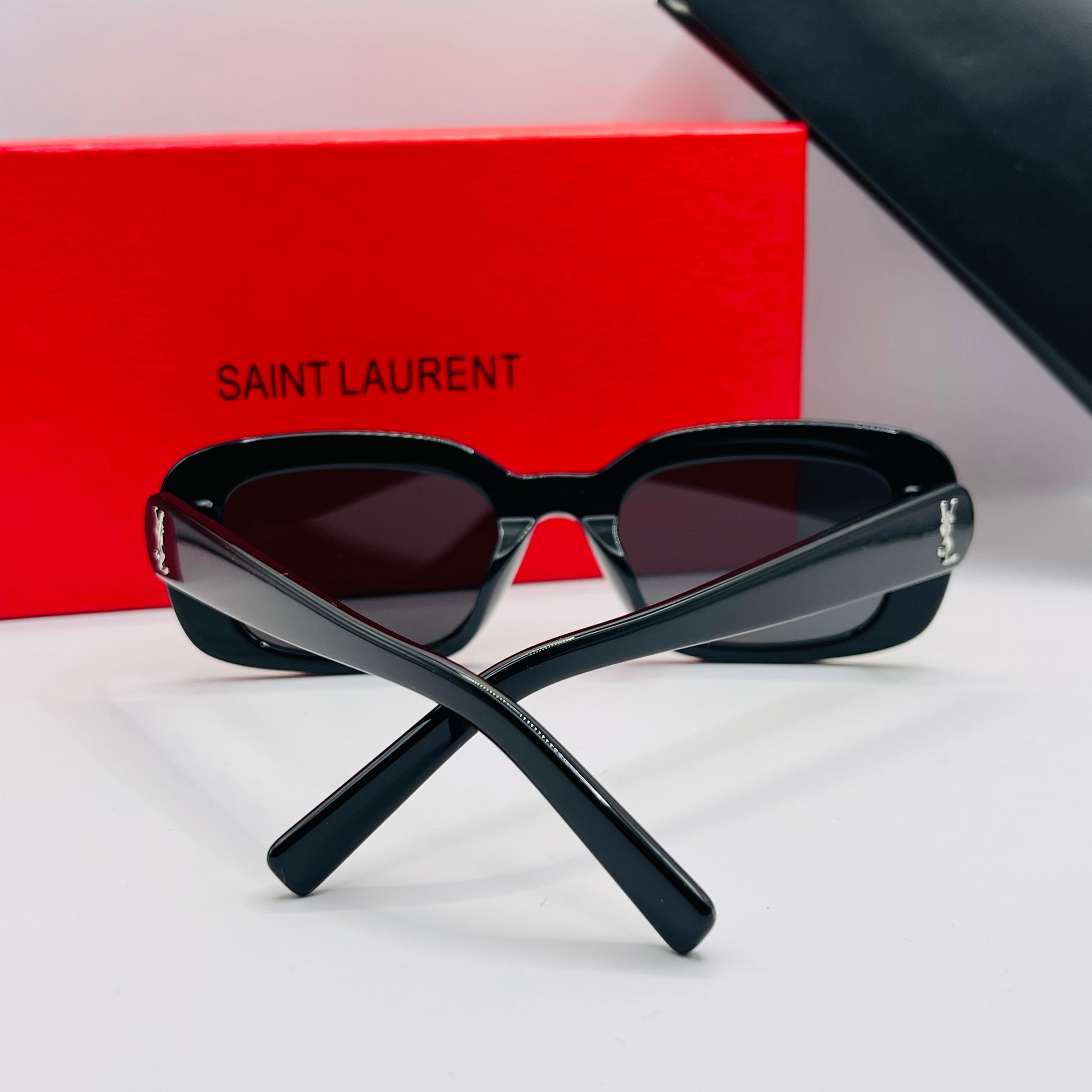 Saint Laurent SL M130