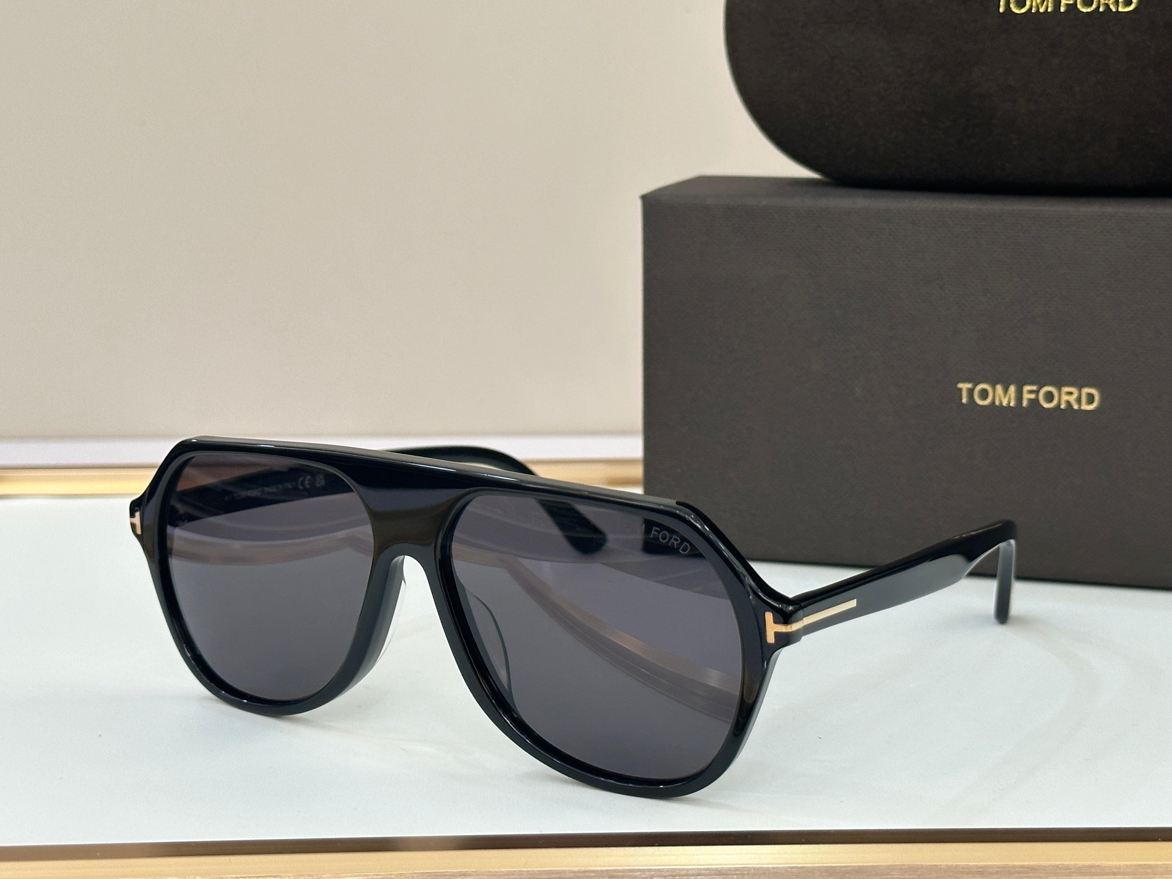 Tom Ford TF934 Sunglasses – FramesLuxx