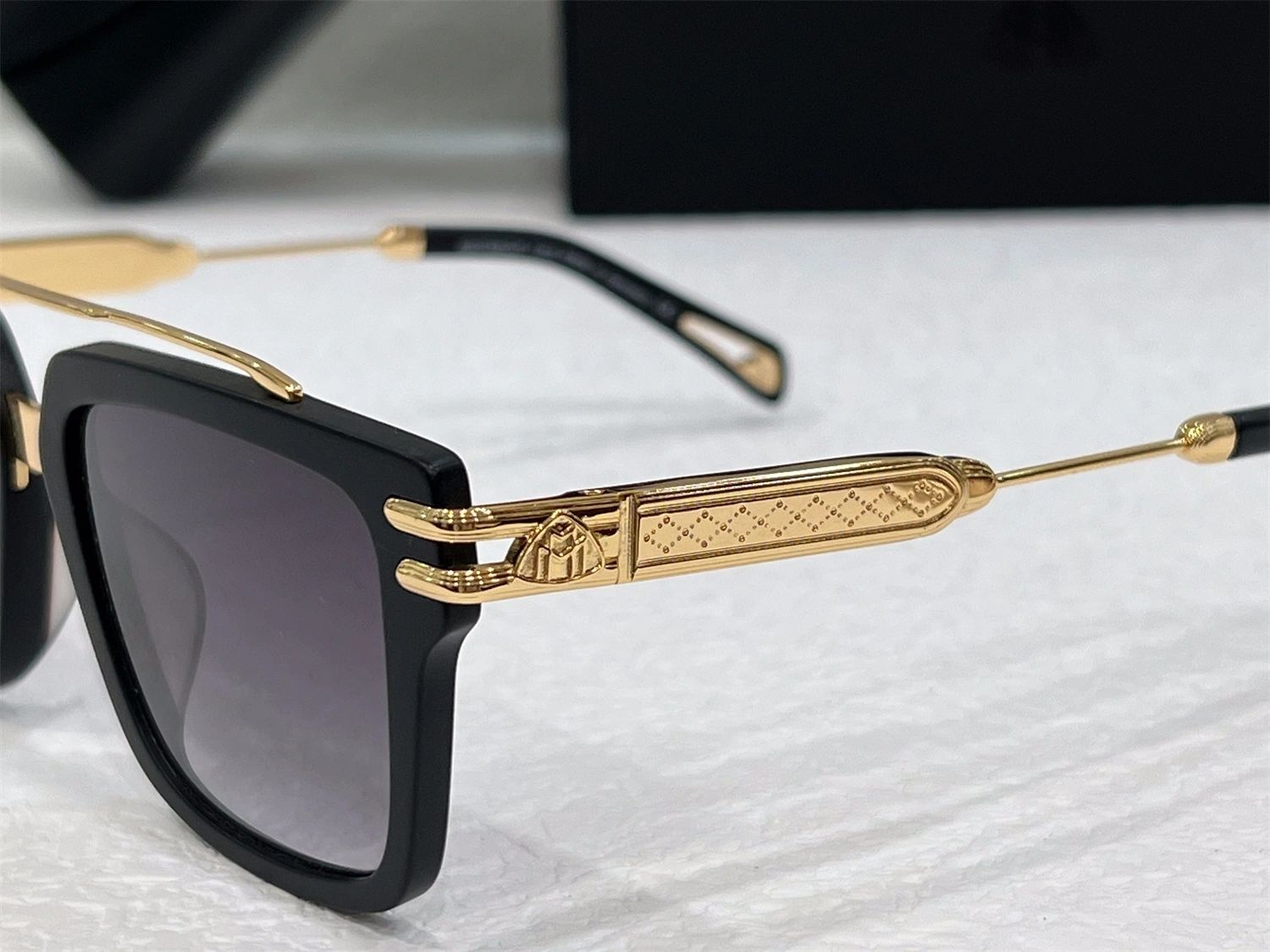 Luxury Square Frame Sunglasses